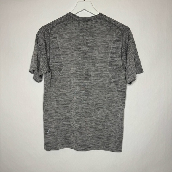 Lululemon Men's Gray V Neck Short Sleeve Shirt - Picture 3 of 3